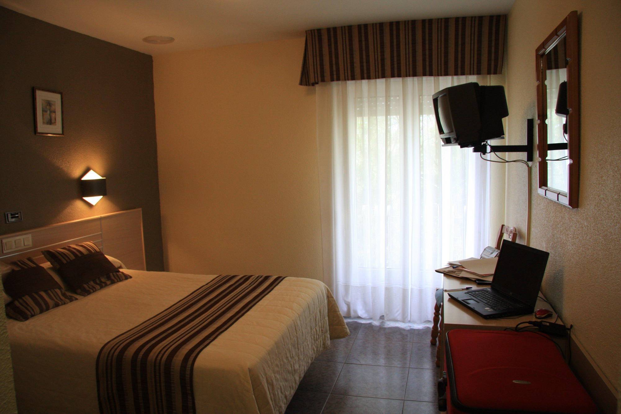 Hotel La Colina خيريا الغرفة الصورة